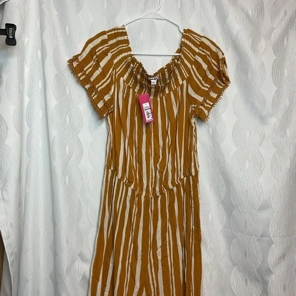 Xhilaration jumpsuit NWT large gold metal/off white - Picture 2 of 9